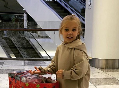  Irina Tarannik and Denis Vasilev shared their first child, a daughter, Tayusha Vasilev in October 2015.